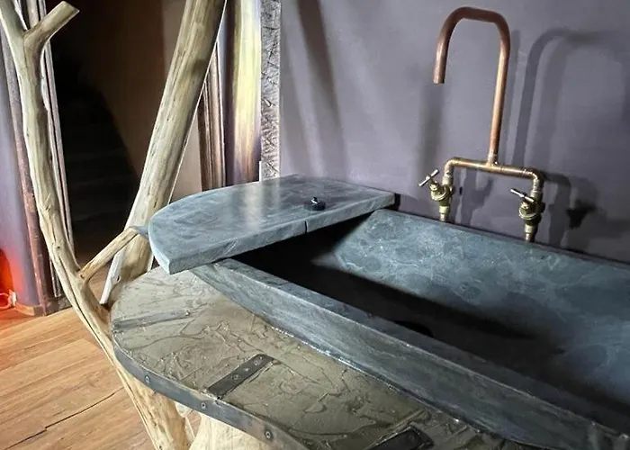 Le Manoir D'ange Bed & Breakfast 4*